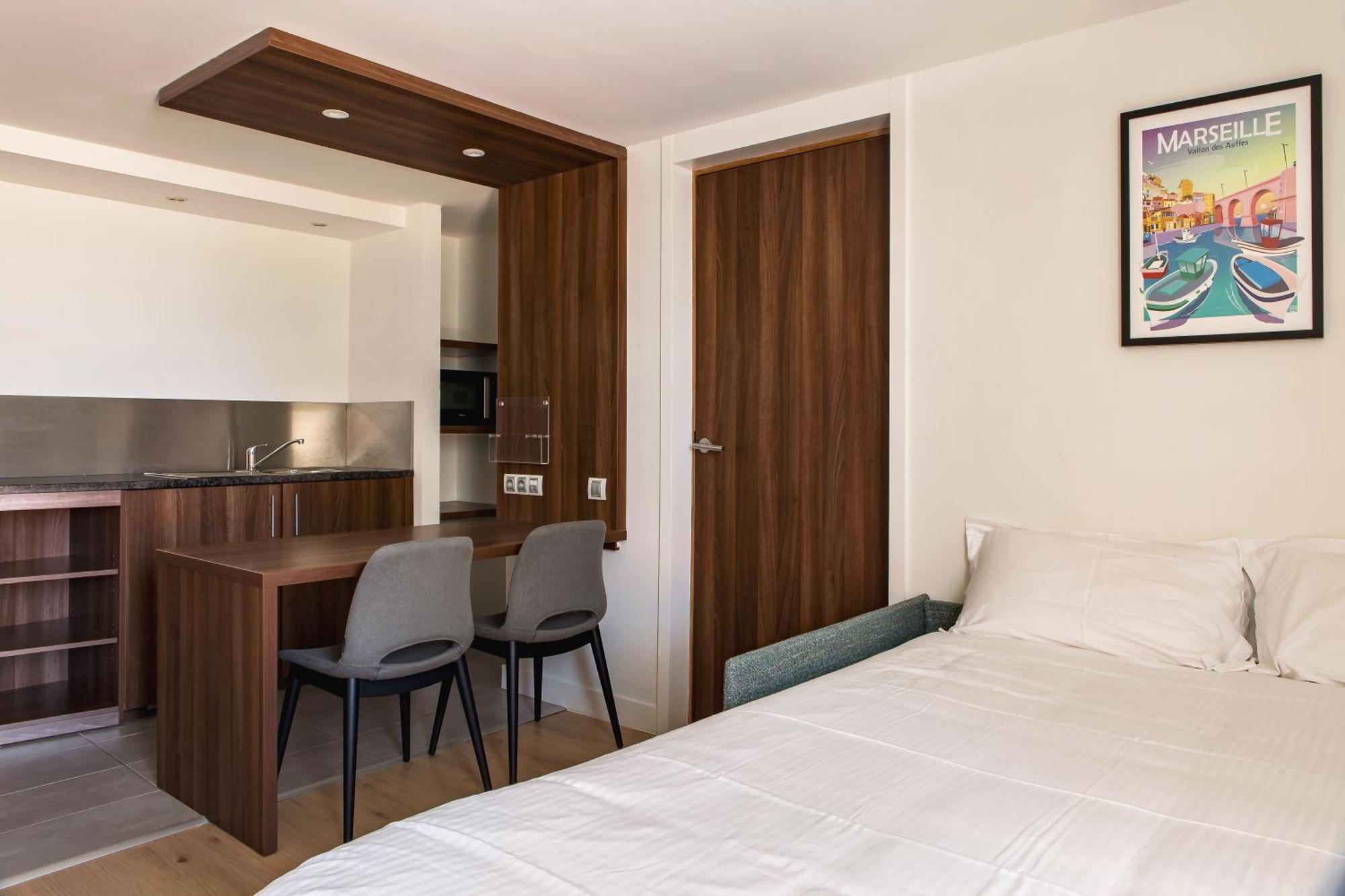 - Marseille Airport By Ihg Hotel Vitrolles (Bouches-du-Rhone)