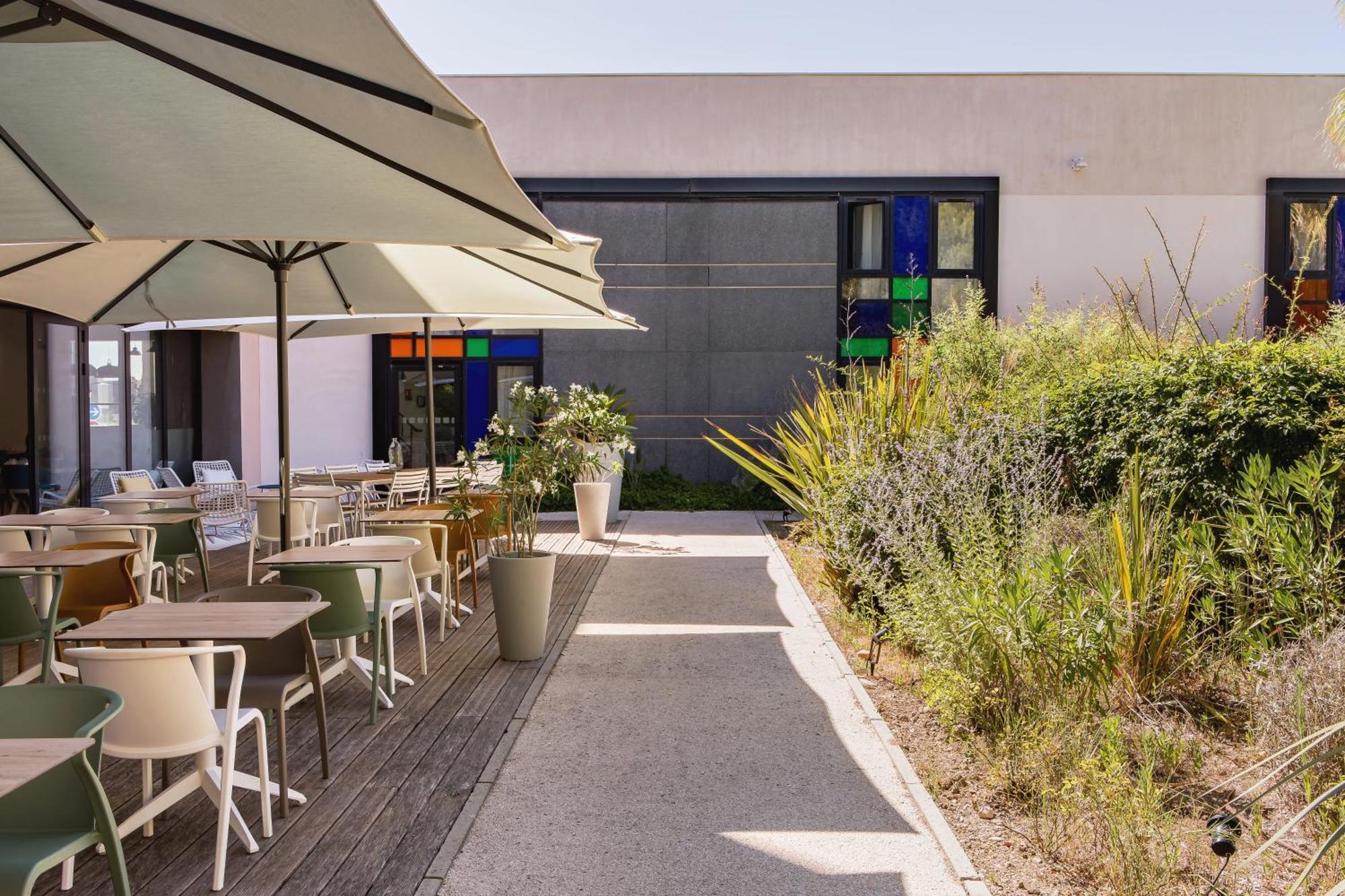 - Marseille Airport By Ihg Hotel