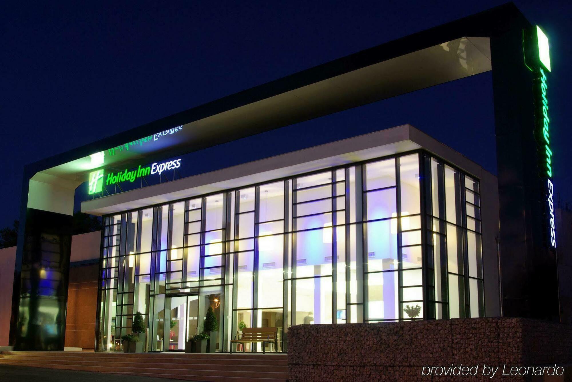 - Marseille Airport By Ihg 4* Vitrolles (Bouches-du-Rhone)